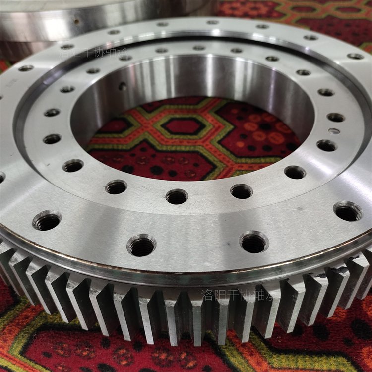 給轉(zhuǎn)盤軸承加更多潤(rùn)油，潤(rùn)滑效果會(huì)更好嗎